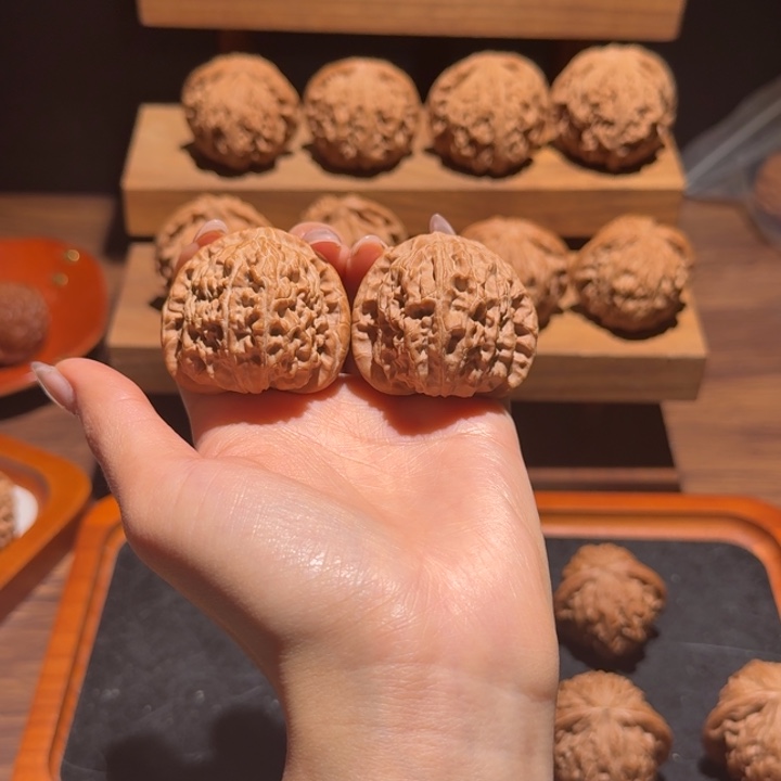 人***逢文玩核桃吊坠40全品角白