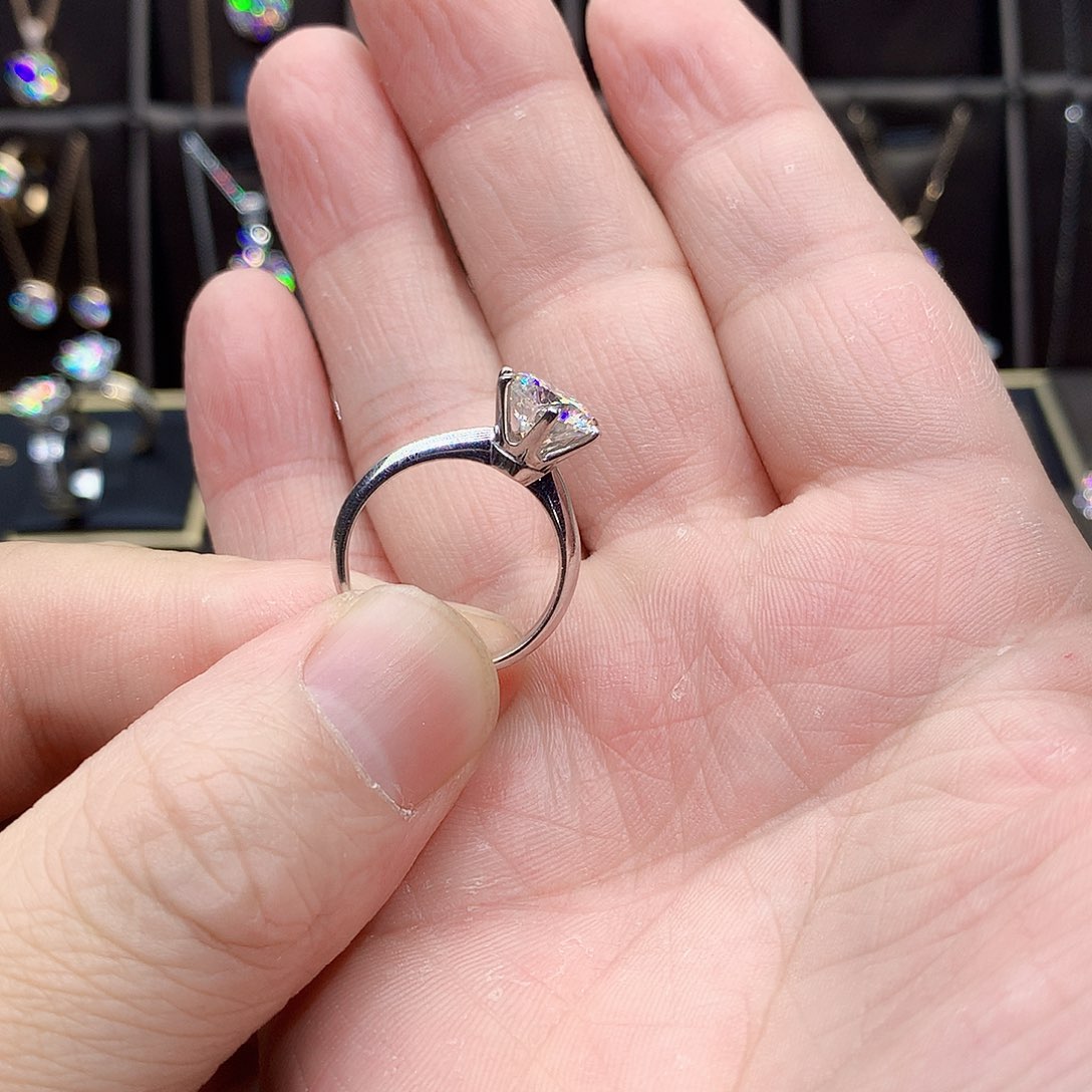 合成碳硅石（莫桑石）戒指/指环18K金镶嵌你*