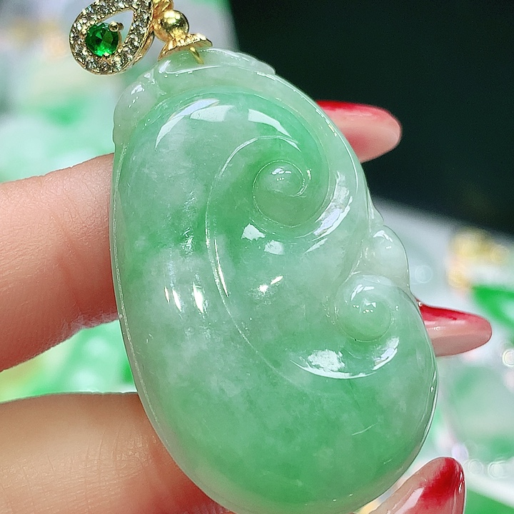 翡翠未镶嵌颈饰翡翠多样性发其一