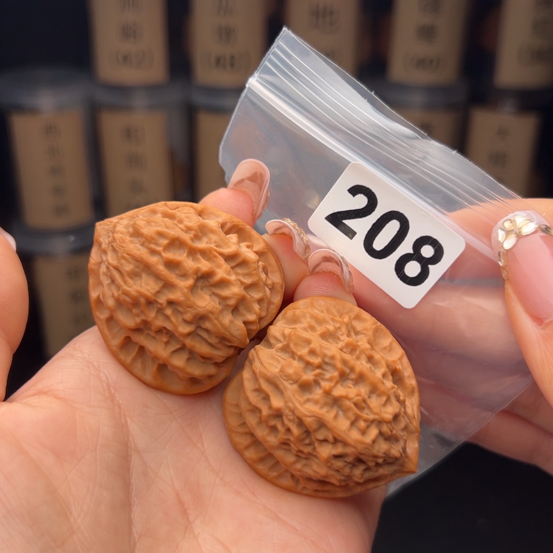 文玩核桃吊坠金牛40