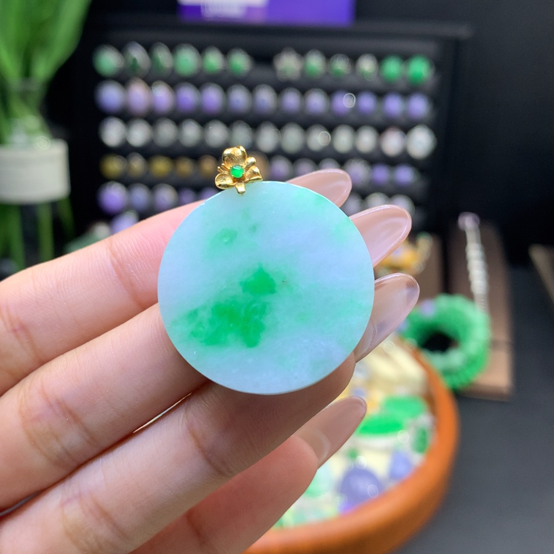 翡翠18K金镶嵌颈饰