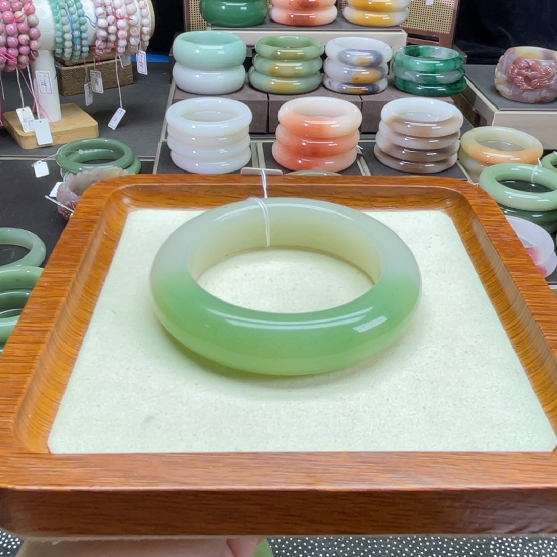 石英质玉未镶嵌手镯