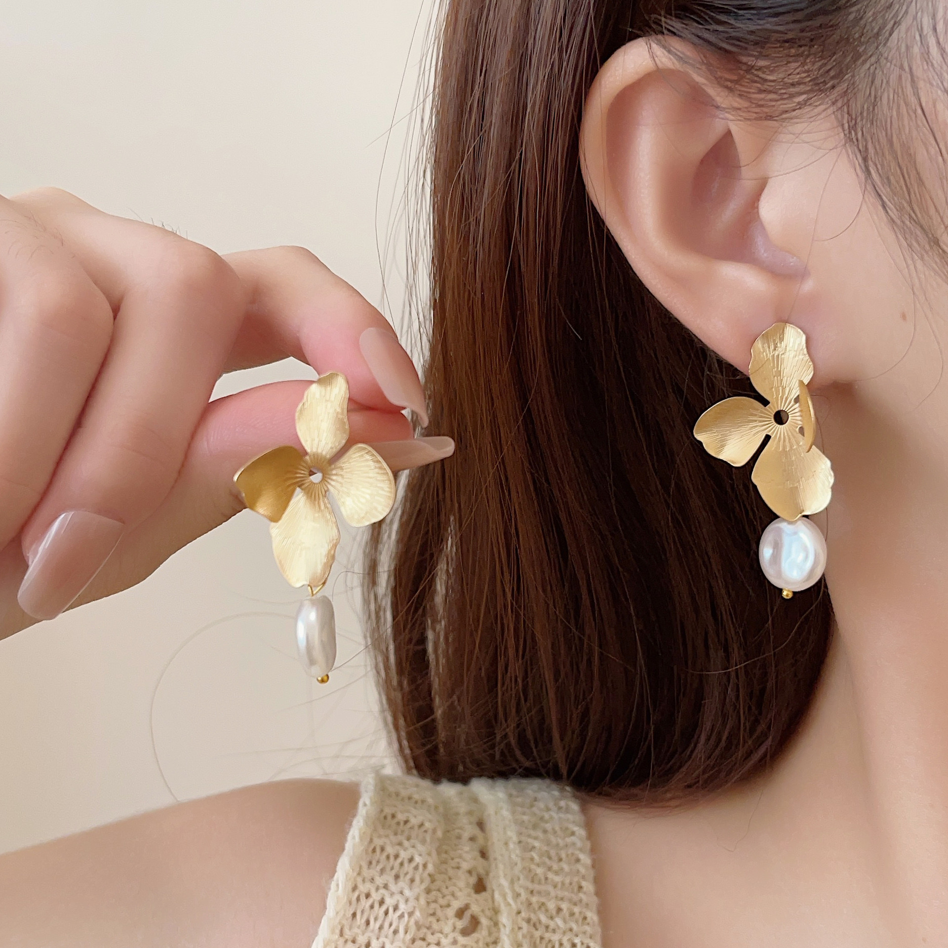 法式复古金属花瓣珠珠气质耳钉耳饰女XC894