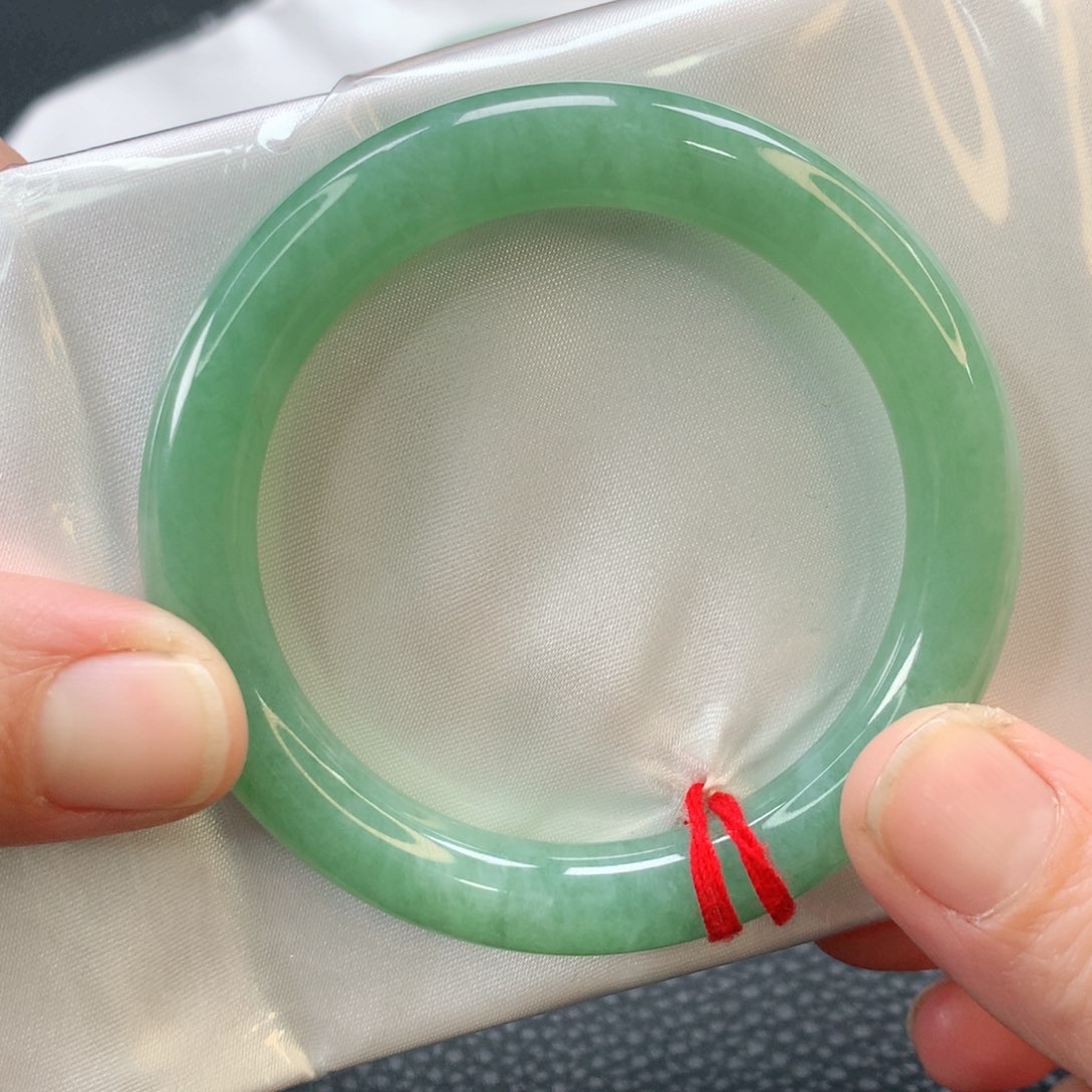 翡翠手镯未镶嵌52圆