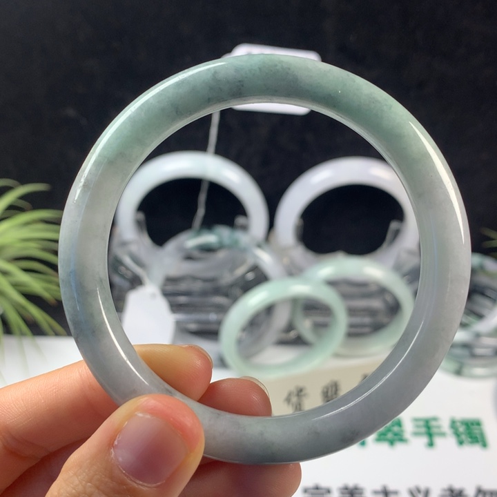 翡翠未镶嵌手镯9号。 55.5圈