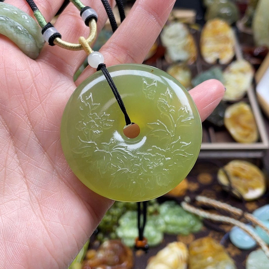 蛇纹石玉颈饰未镶嵌花玉辽阳花开富贵