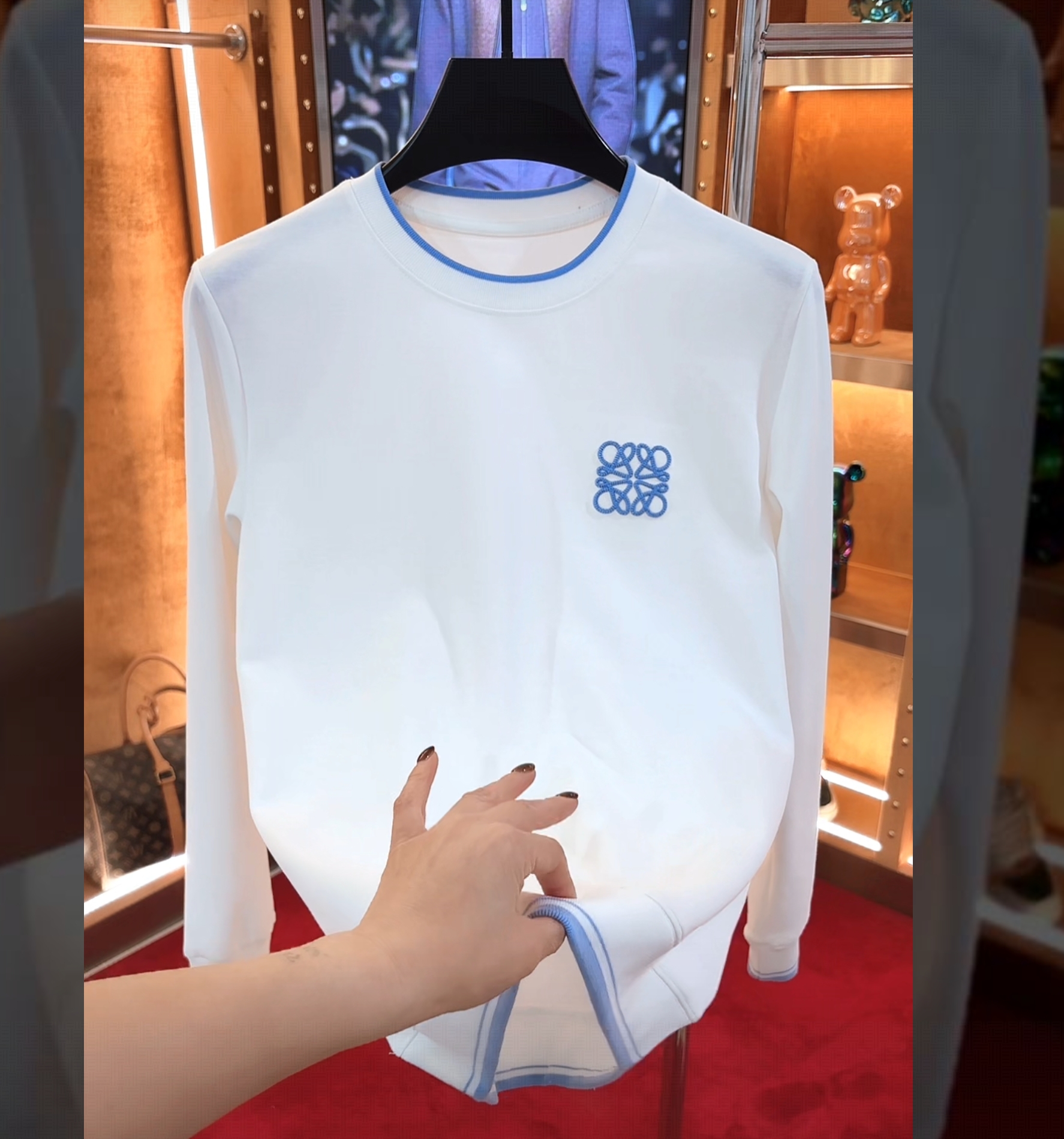 YV秋冬季加厚款网红爆款圆领高档精致修身刺绣百搭高级感潮流卫衣