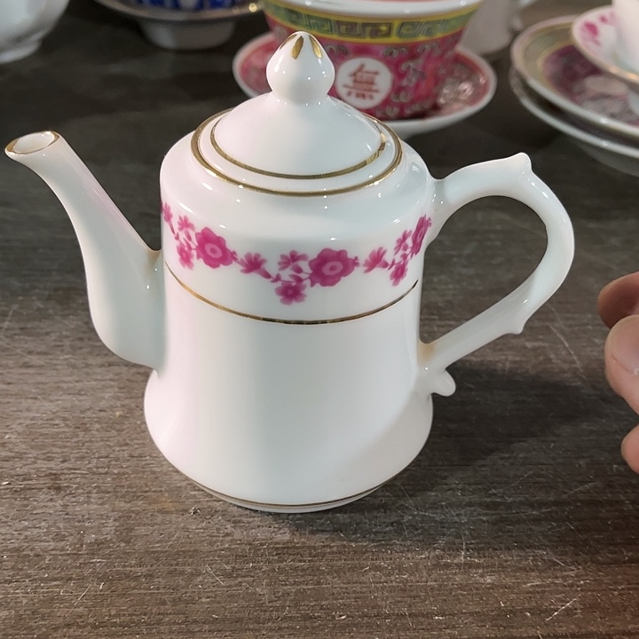 瓷片景德镇陶瓷茶壶。