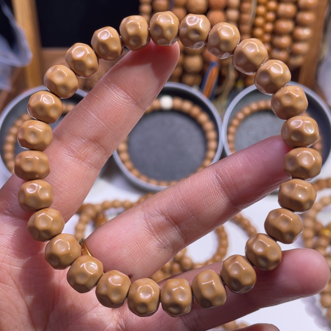 旷***.猴头核桃吊坠奶酪无相9.0mm全品