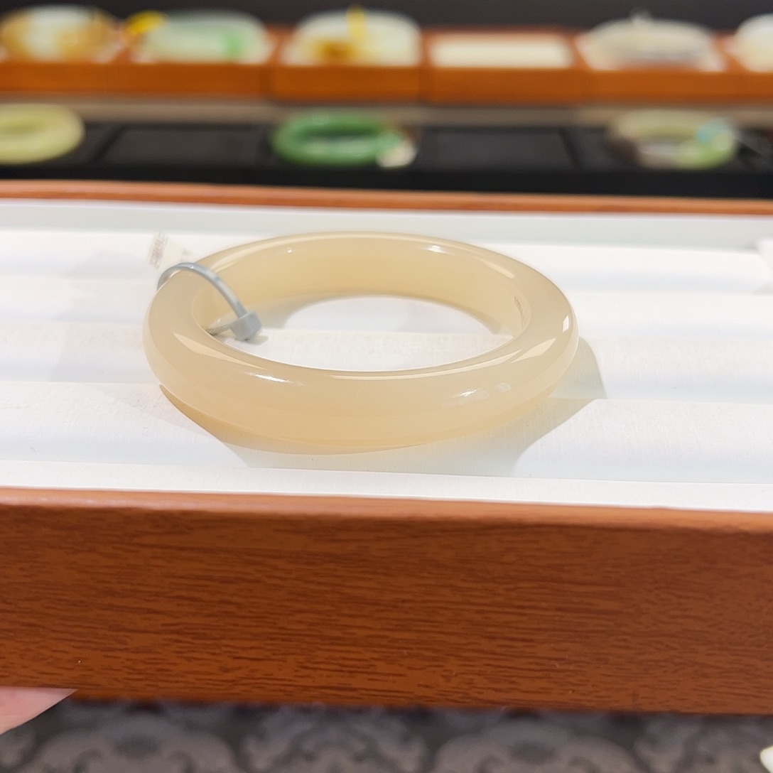 和田玉手镯未镶嵌蓠*