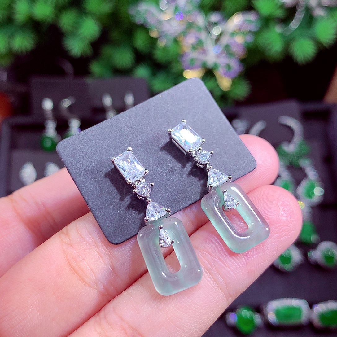 颈饰未镶嵌翡翠天然