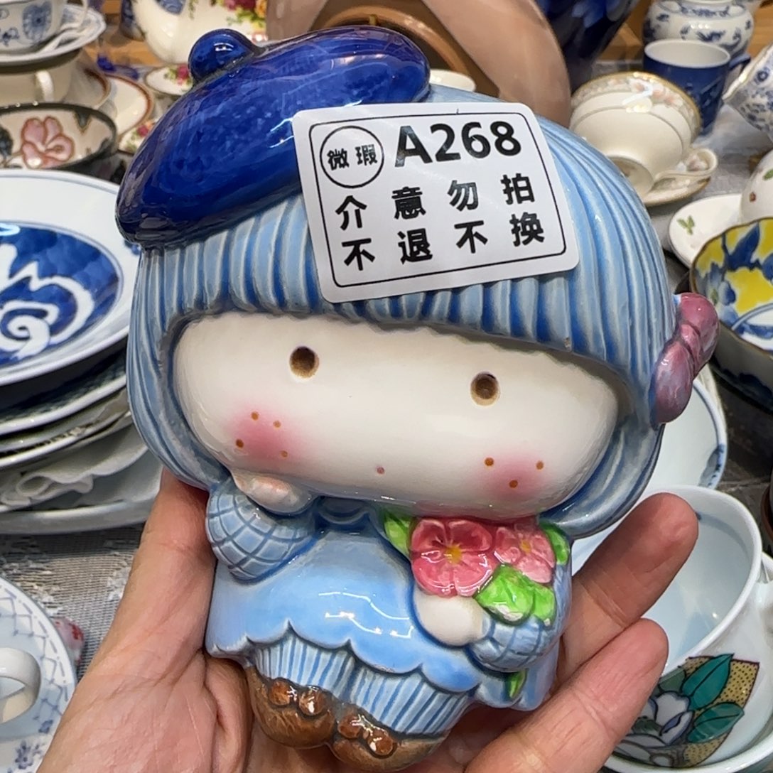 微瑕的咖啡杯里有一个小的小的