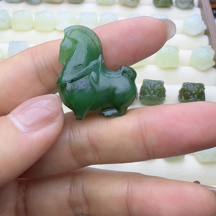 两***树和田玉（糖玉）未镶嵌车挂