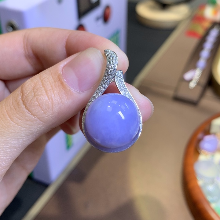 翡翠18K金镶嵌颈饰翡翠