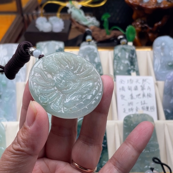 翡翠未镶嵌颈饰玉