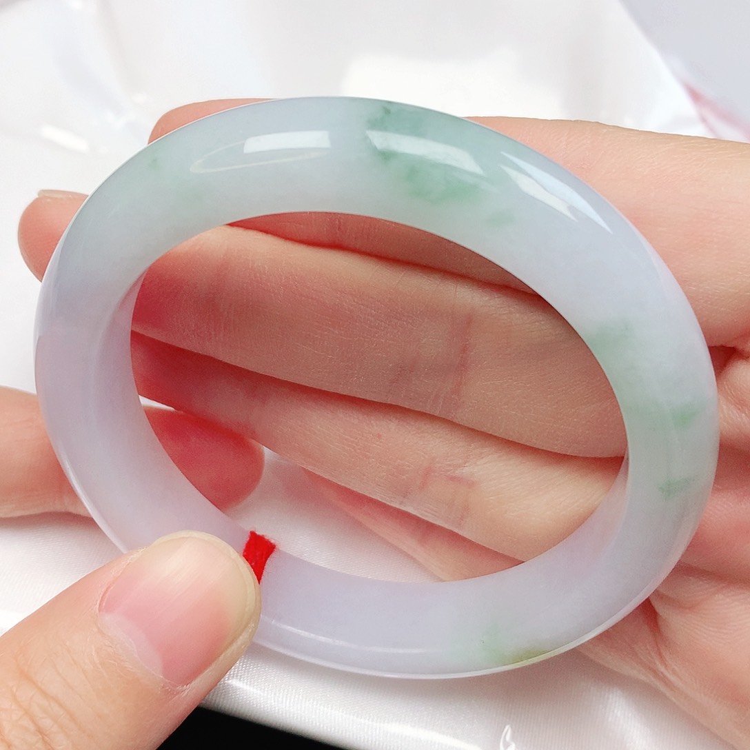 翡翠手镯未镶嵌抖音777