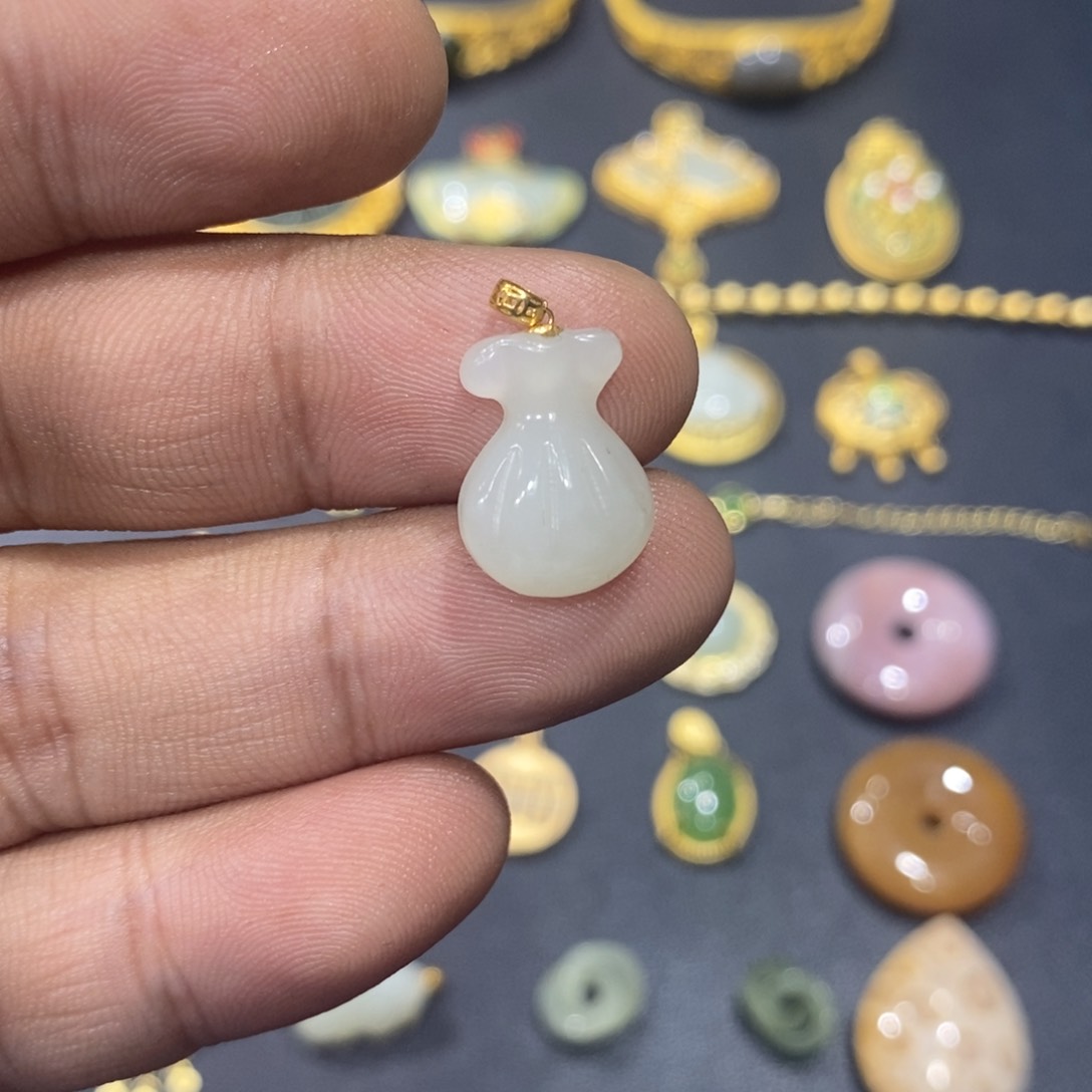 和田玉颈饰18K金镶嵌