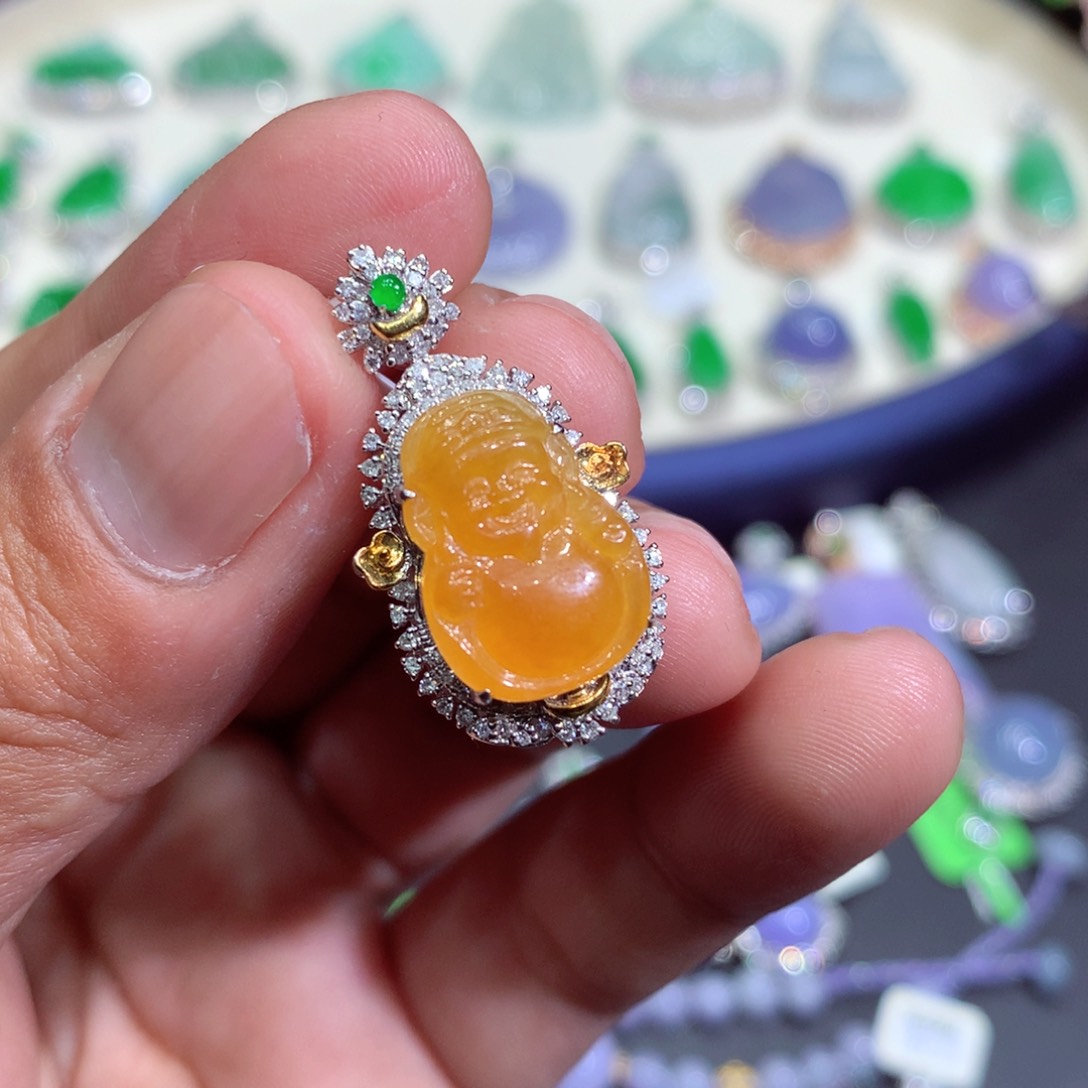 翡翠吊坠(赠链)18K金镶嵌