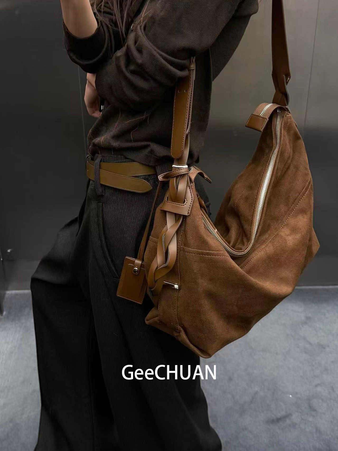 GeeCHUAN 复古棕色老钱风绒面大容量百搭通勤单肩斜跨包男女同款