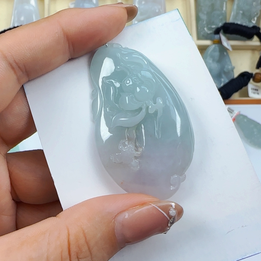 翡翠未镶嵌颈饰  