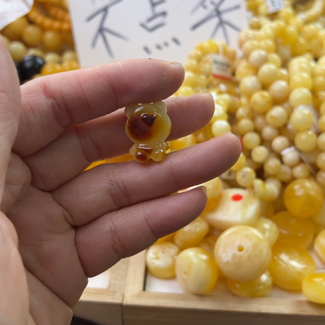 琥珀珠宝奇石未镶嵌