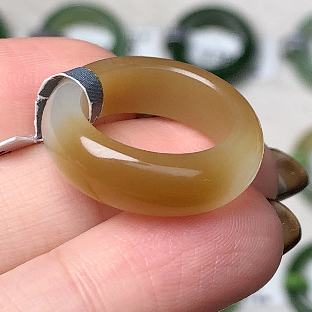 未镶嵌戒指和田玉