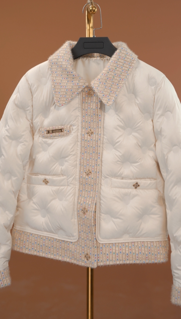 2025冬季新款气质名媛时尚百搭高级感小香风羽绒服