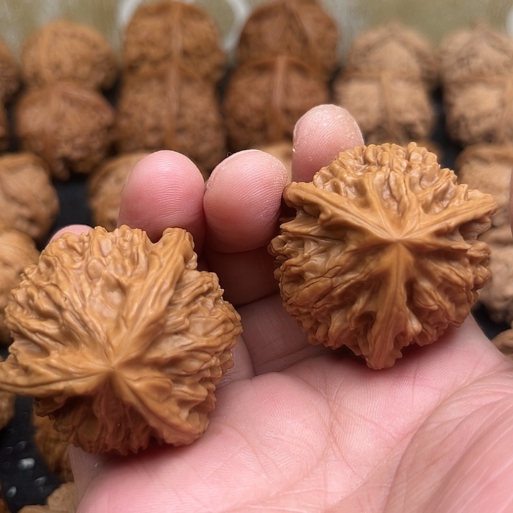 网***了吊坠文玩核桃你们都在