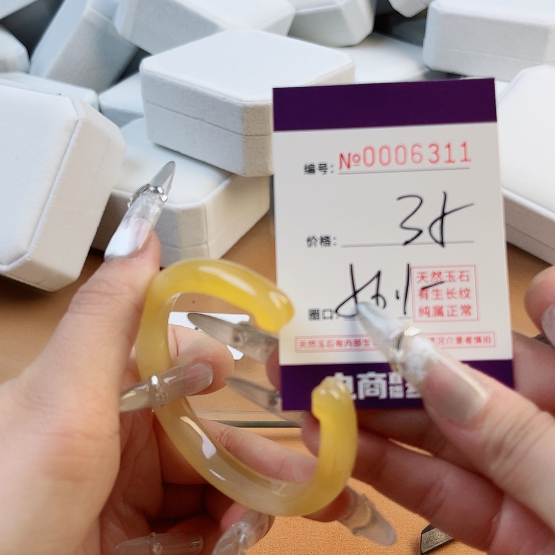 玛瑙/玉髓手镯未镶嵌6311