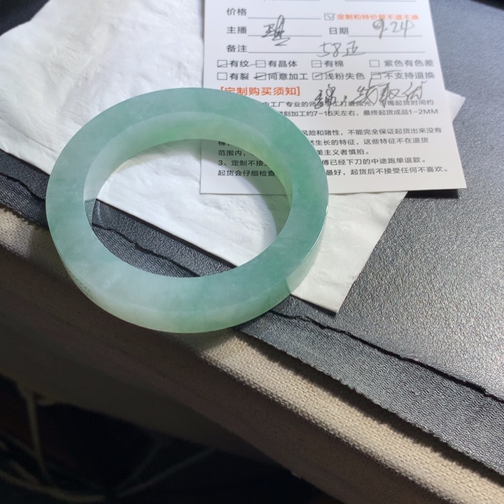 快***贝未镶嵌翡翠手镯定制翡翠