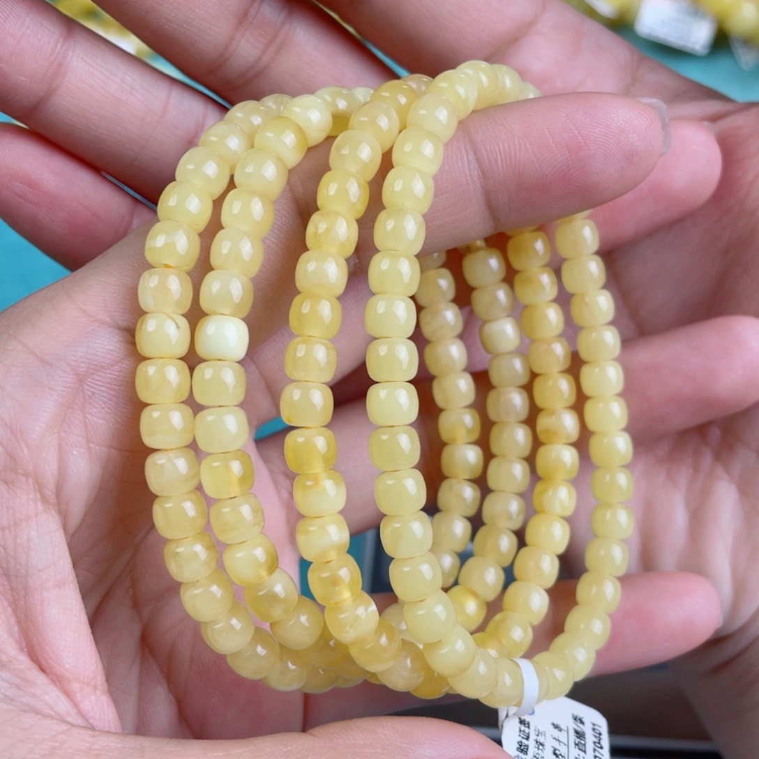 蜜蜡裸石未镶嵌多样性发其中一个