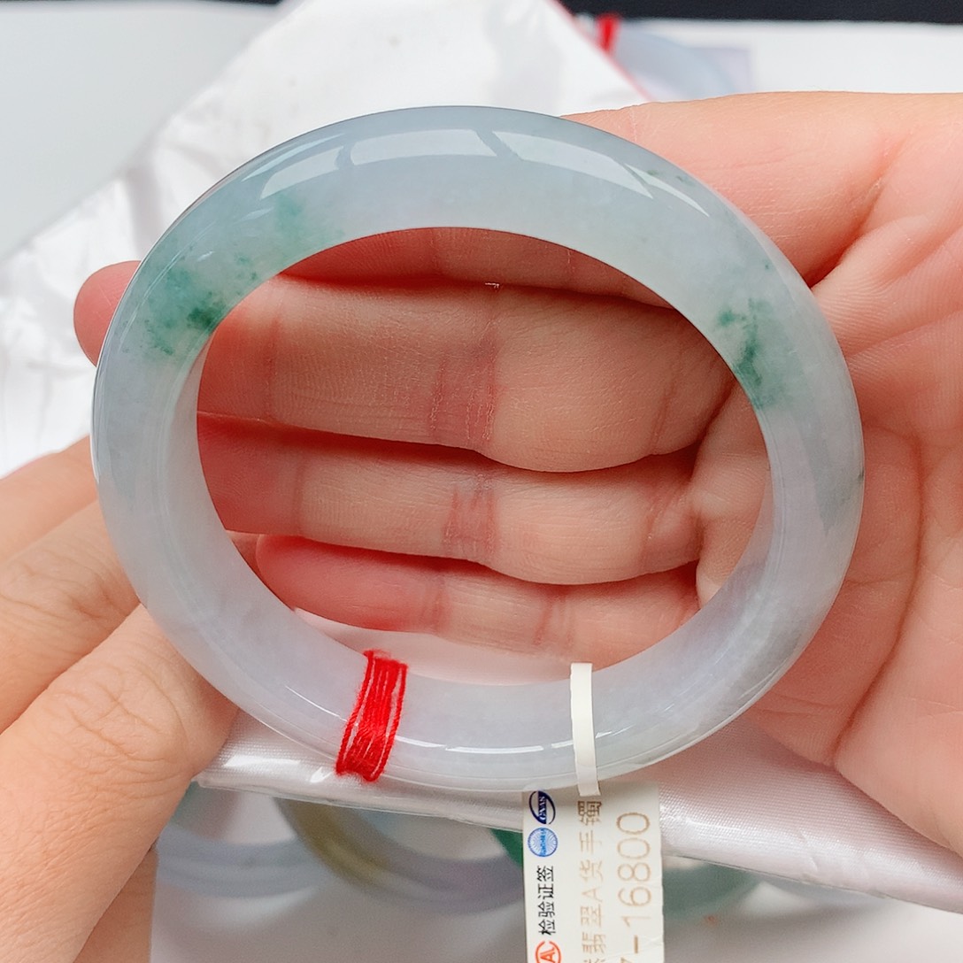 翡翠手镯未镶嵌天然翡翠