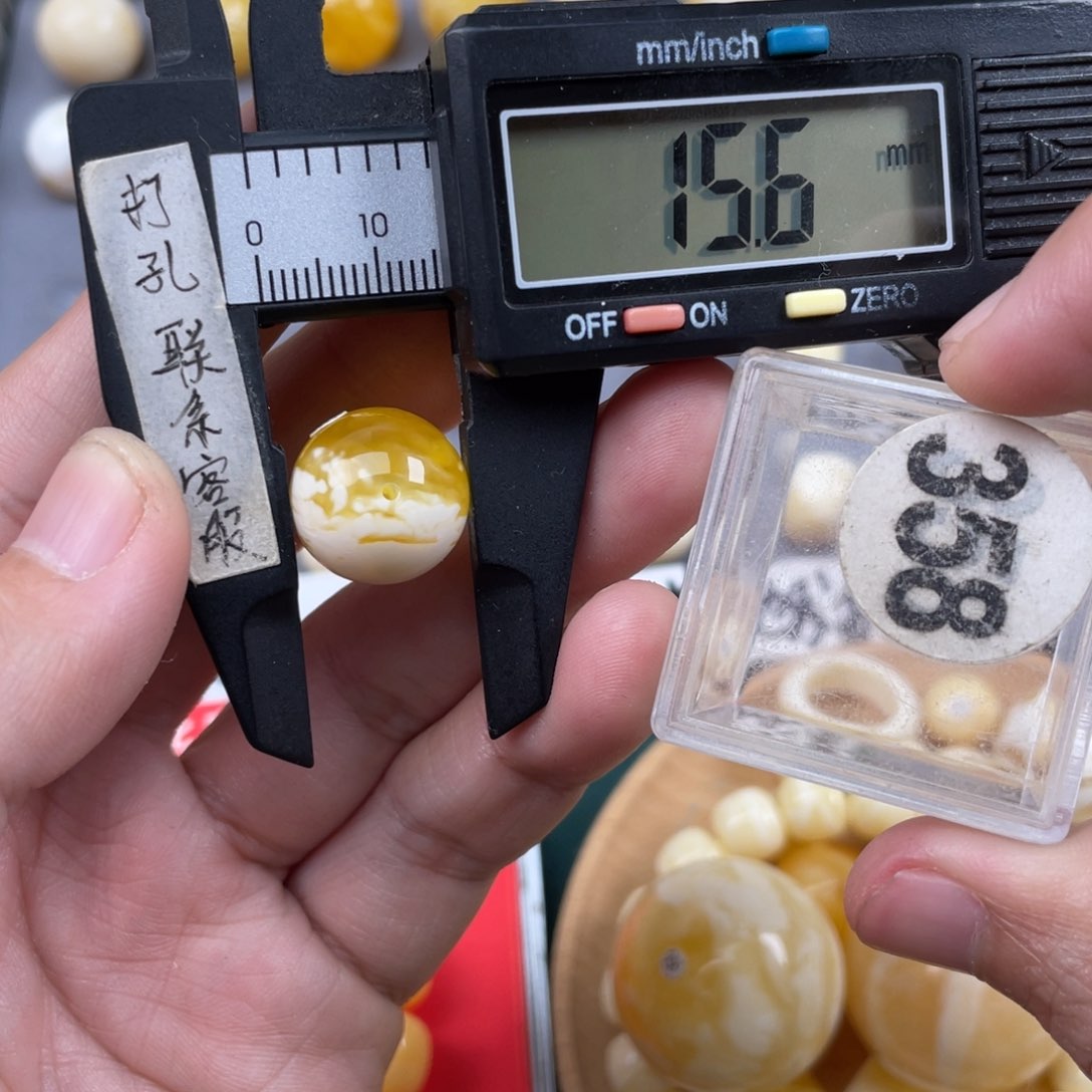 蜜蜡珠宝奇石未镶嵌