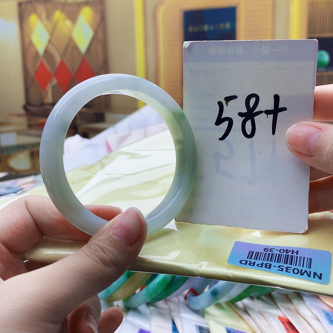 翡翠未镶嵌手镯999……