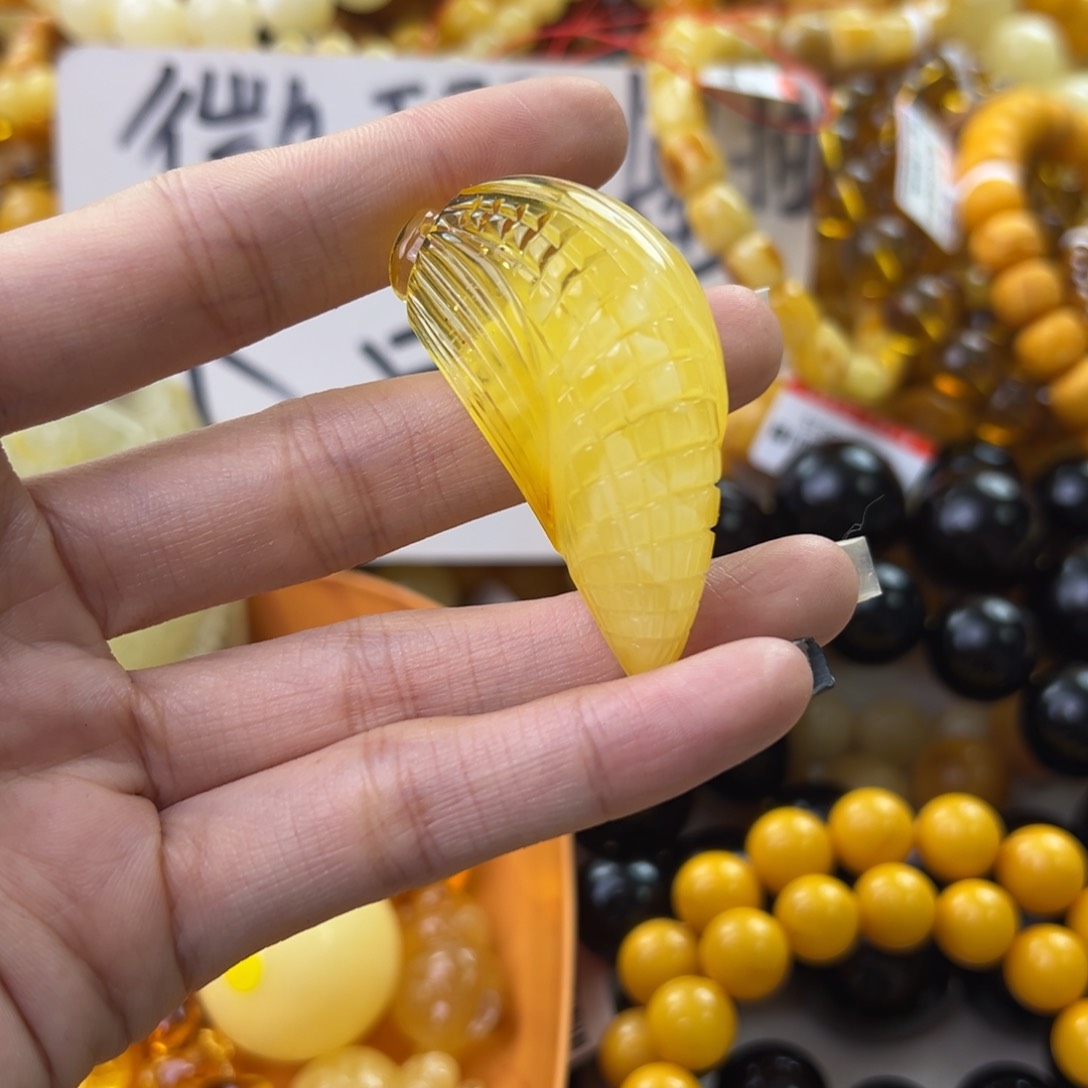 琥珀珠宝奇石未镶嵌
