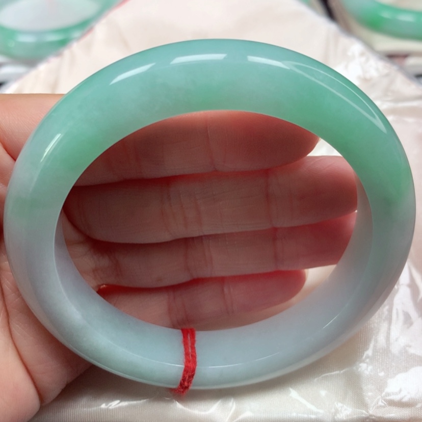 【闪购商品】翡翠手镯未镶嵌冰胶阳绿半山水手镯5960圈9号