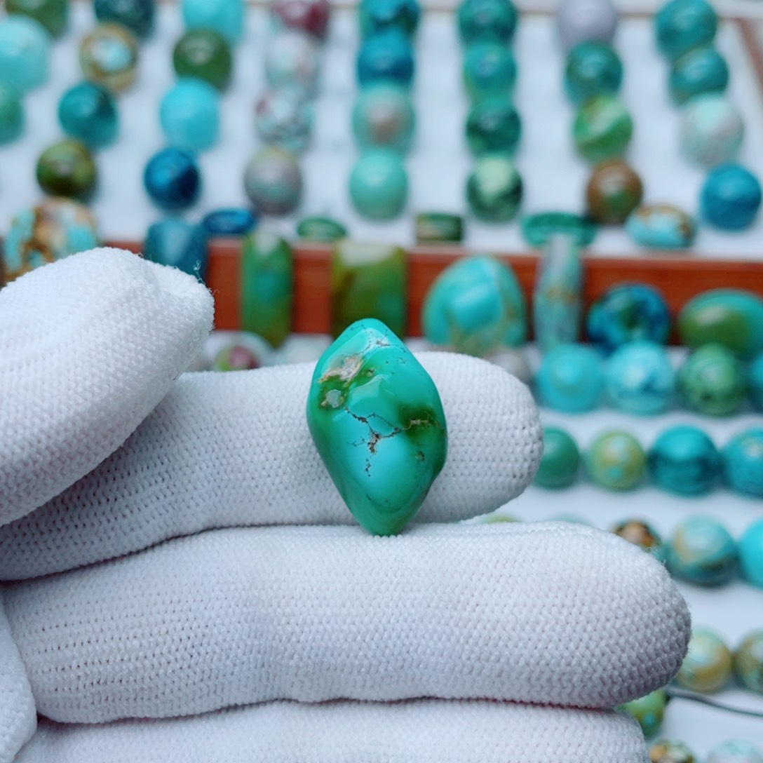未镶嵌绿松石珠宝奇石