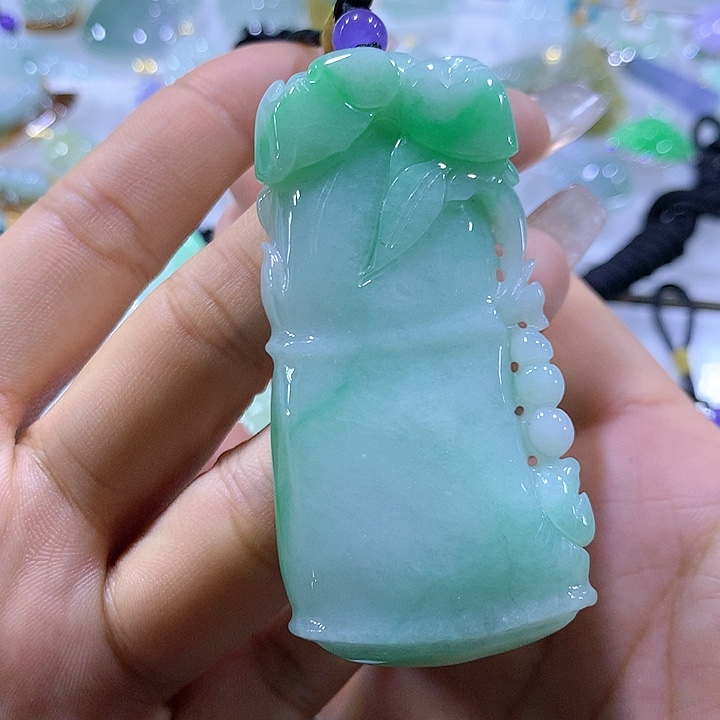 翡翠颈饰未镶嵌天然翡翠A货吊坠