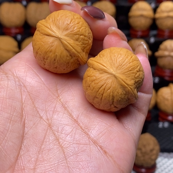 文玩核桃把件手捻晶玉30尺…………01