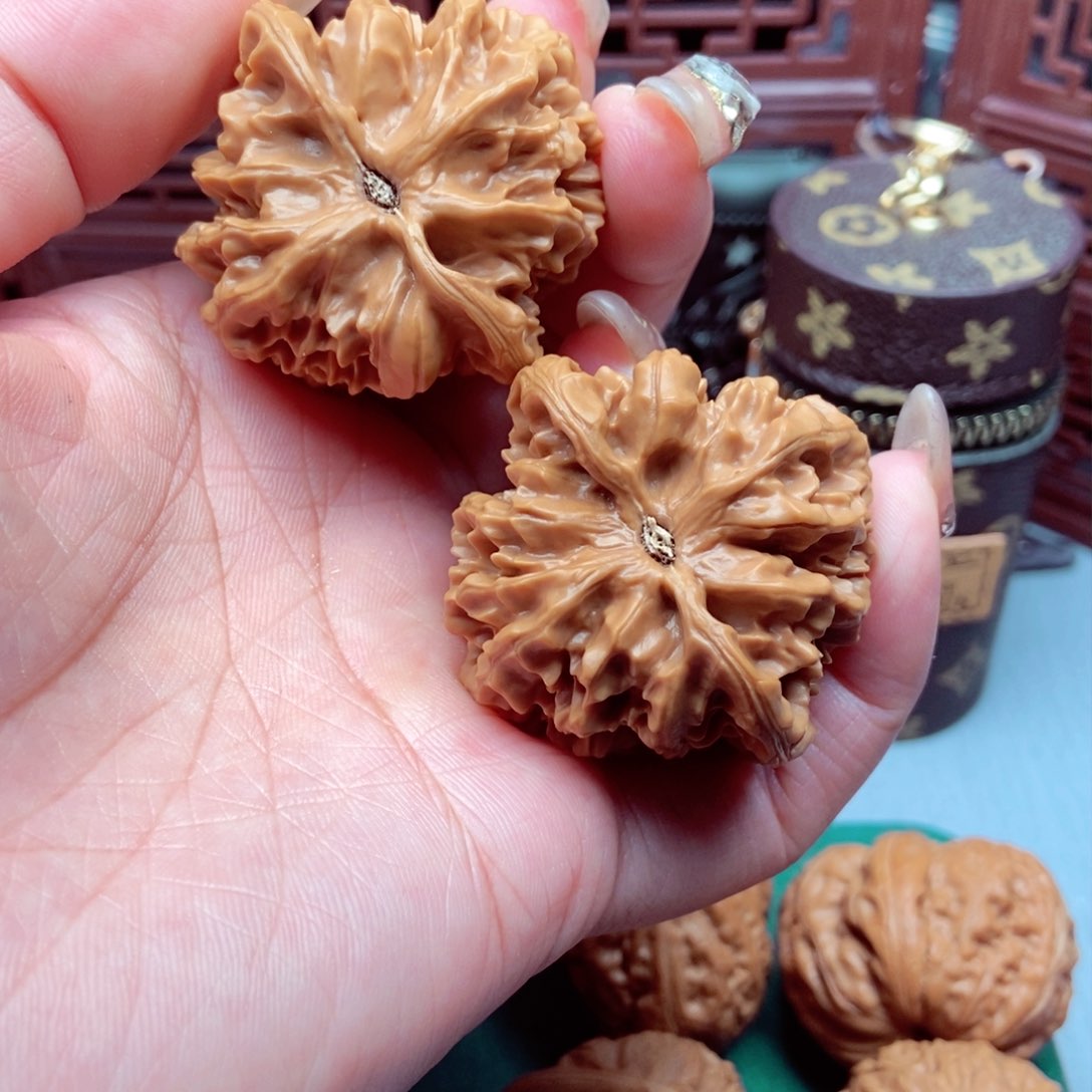 文玩核桃吊坠奋****?帝王龙纹44