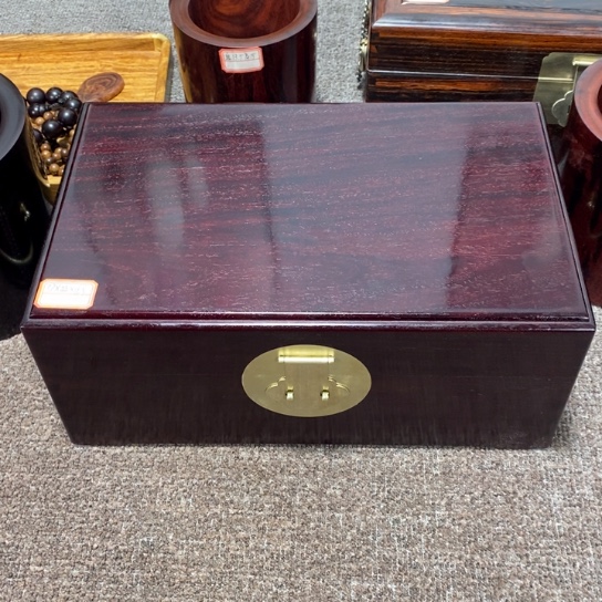 木诗****然小叶紫檀首饰箱一个