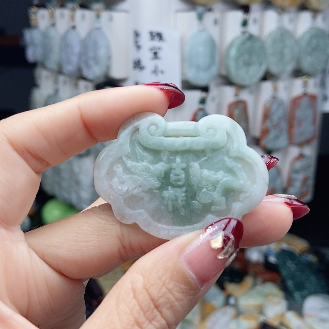 翡翠颈饰未镶嵌翡翠