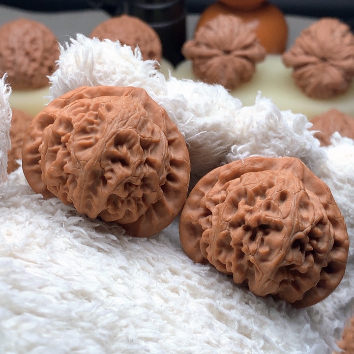 是***_把件文玩核桃山一代宫灯