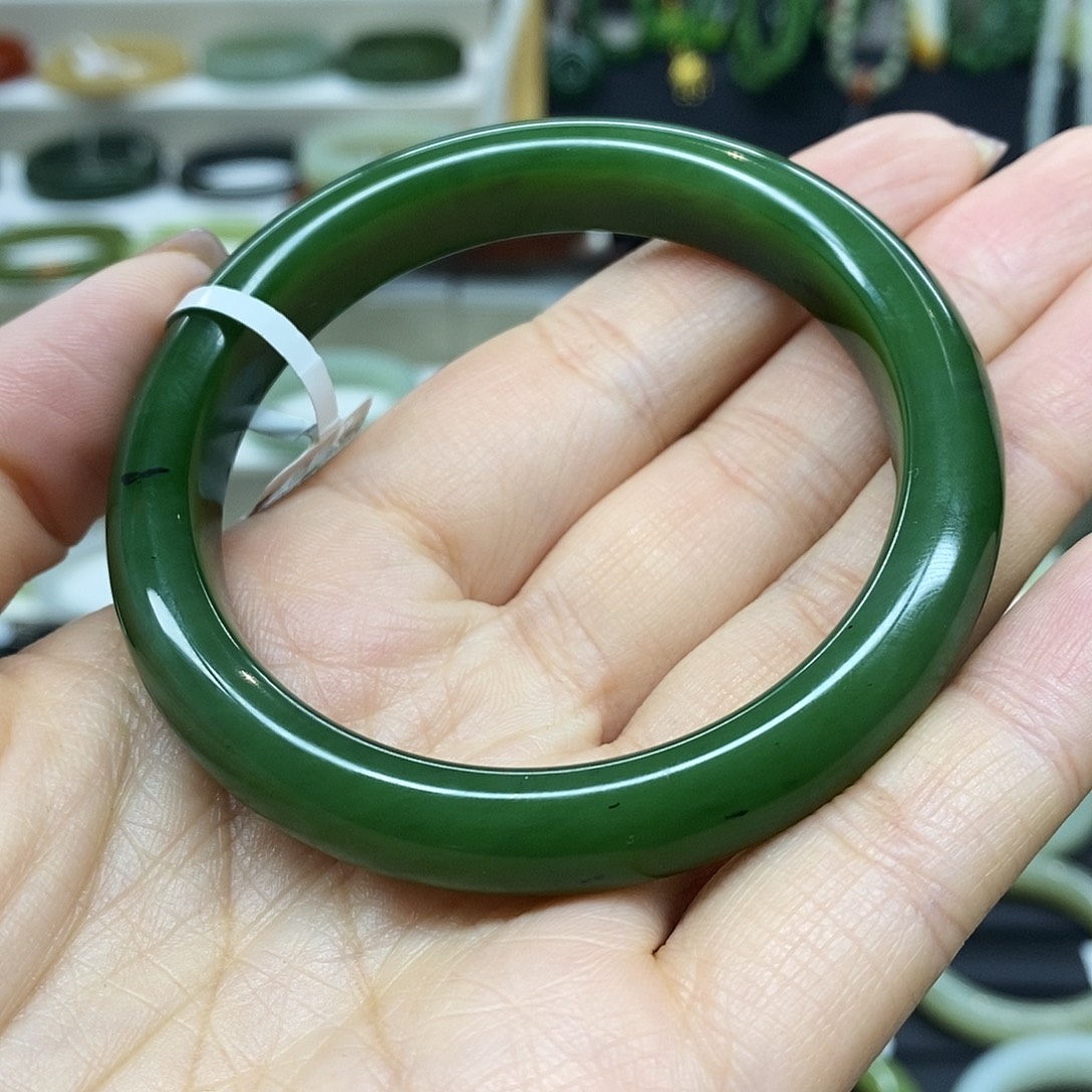 和田玉（碧玉）未镶嵌手镯