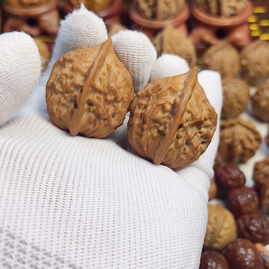 ****️核桃红皮鸡心文玩核桃