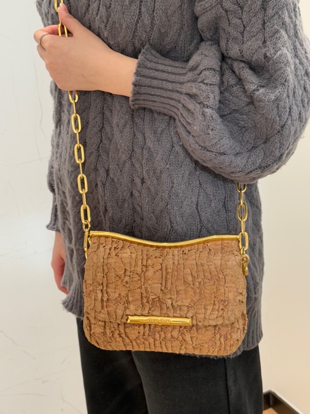 95新 MIU MIU/缪缪 Miumiu褶皱单肩手提包