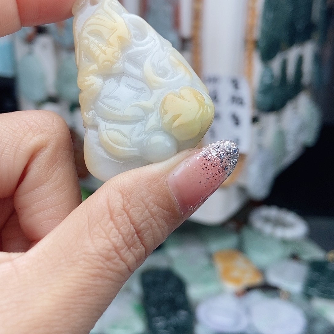 翡翠颈饰未镶嵌翡翠