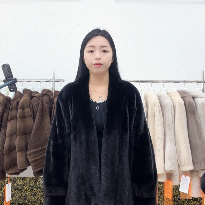 黑色V领扩版70衣长