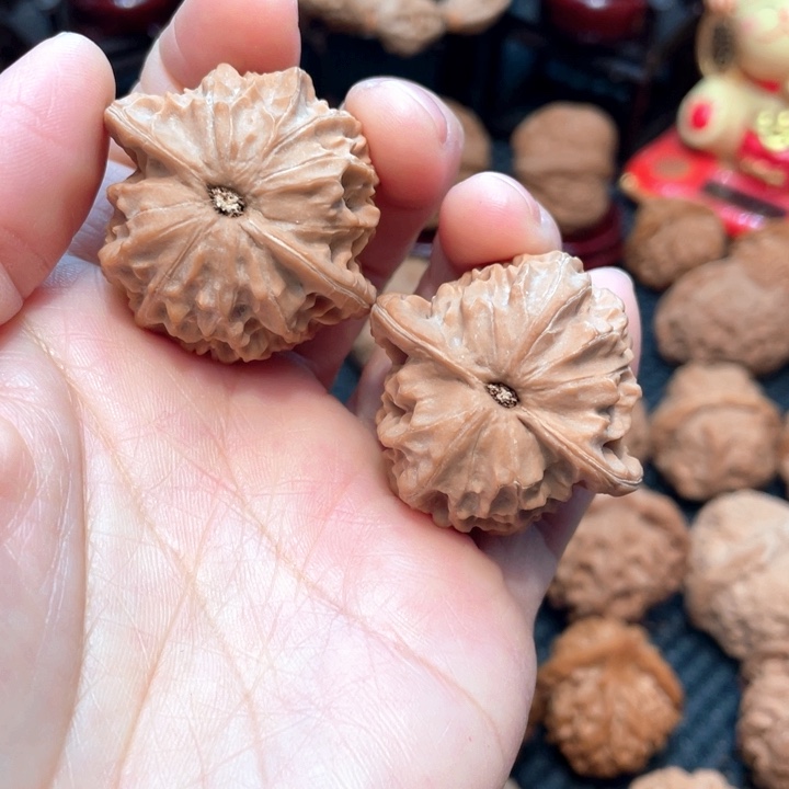 文玩核桃手把件野生小众3.8全品无修。