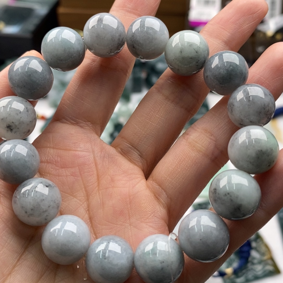 翡翠未镶嵌颈饰一